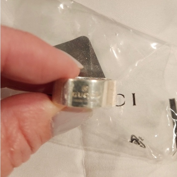 Authentic Gucci wide band ring - Picture 5 of 8